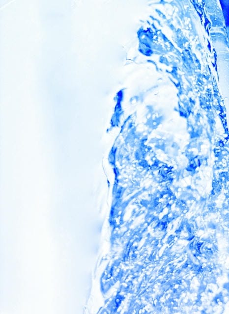 ガラス容器の魅力を引き出すアートな使い方アイデア